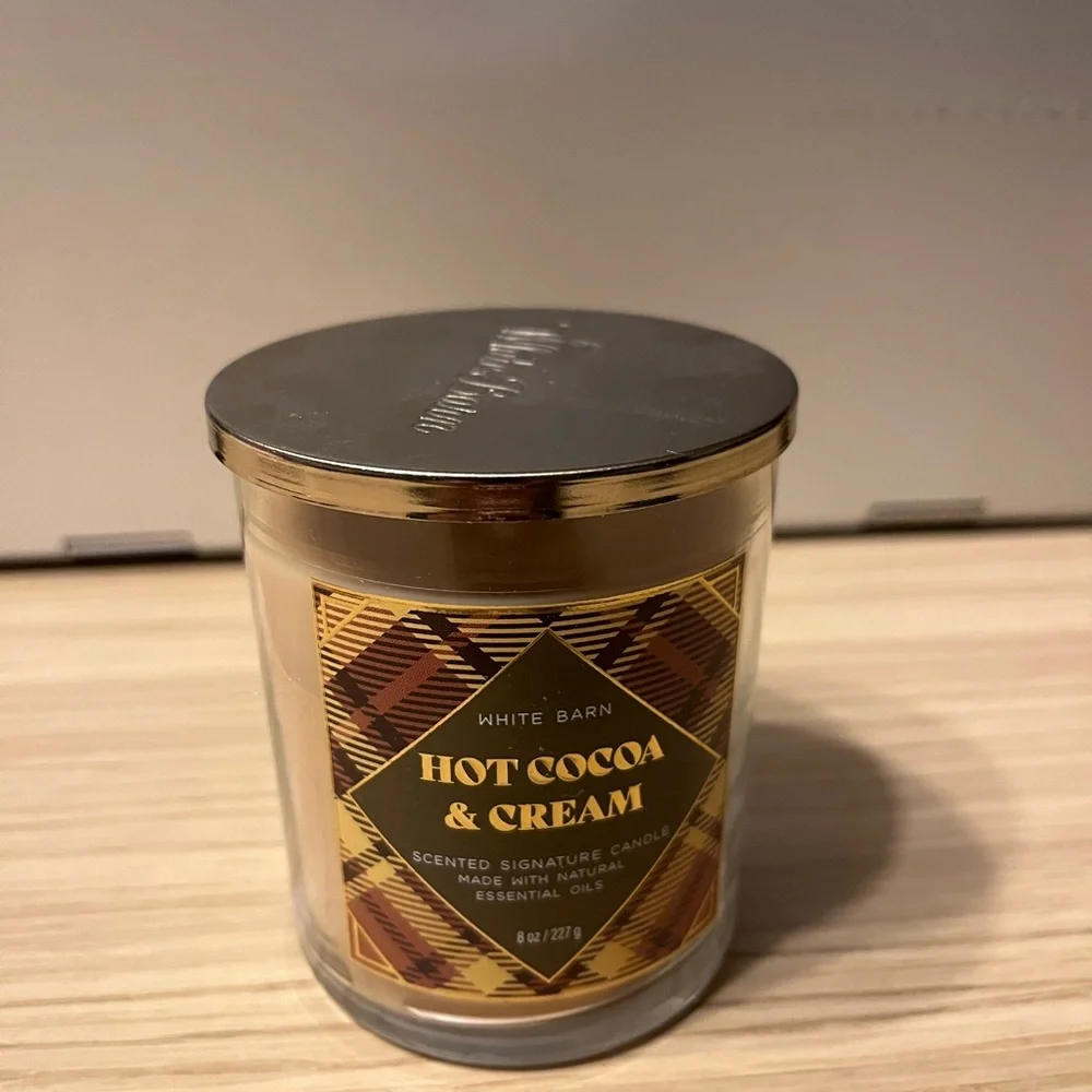 Bath & Body Works Single Wick Candle. Hot Cocoa & Cream.